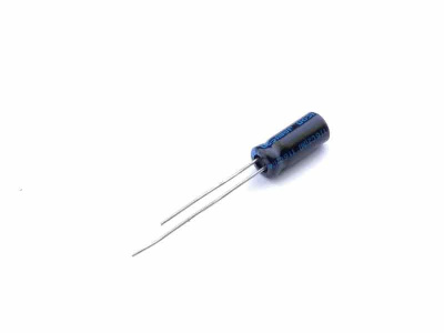 Конденсатор-электролитический-22-мкФ-63-В-116C2(M)-(Jamicon)